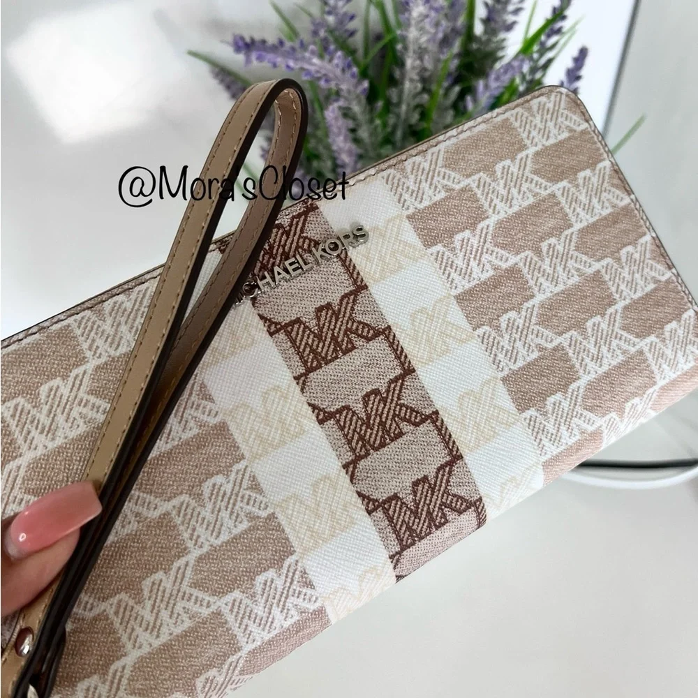 🦋Michael Kors Large Continental Wallet